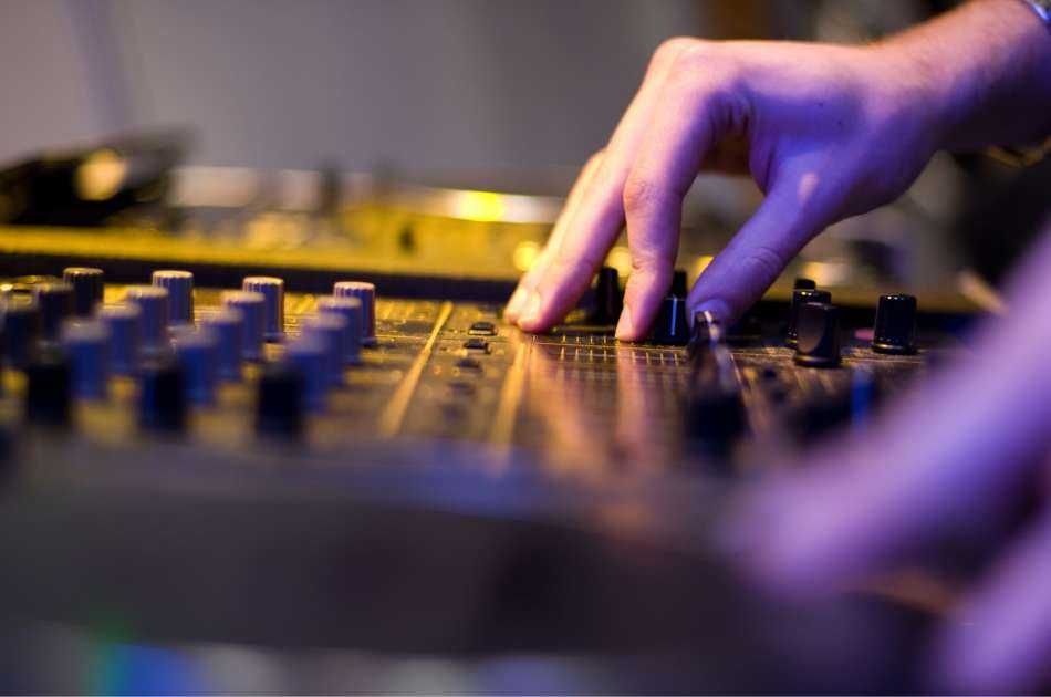 DJ sonorizare nunta,botez,cununie,petreceri private,majorat,evenimente
