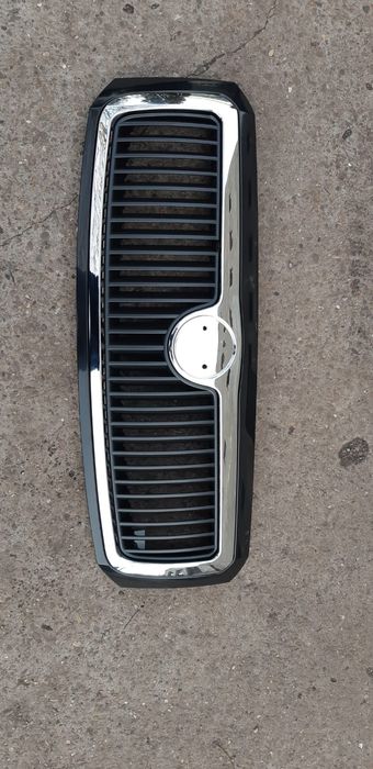 Grila capota skoda