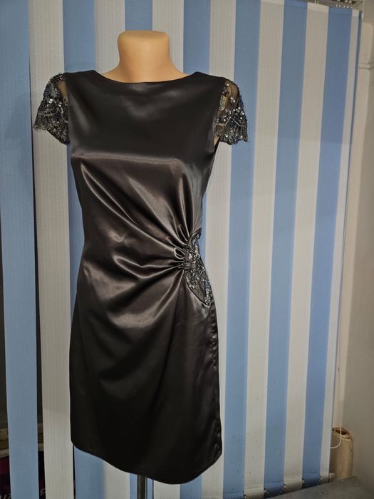 Платье нарядное атласное