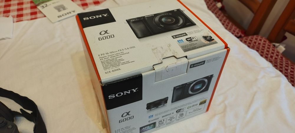 Aparat foto Sony A6000 cu obiectic Sony E 3.5-5.6/PZ 16-50 OSS