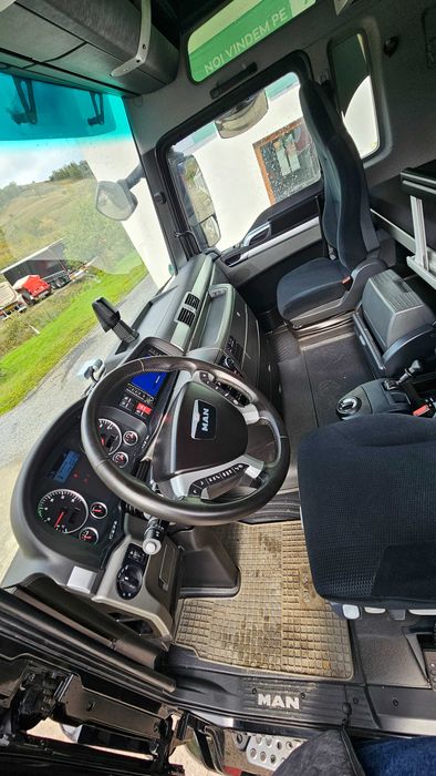 Cap tractor MAN TGX 18.480 BLS Red Lion Edition