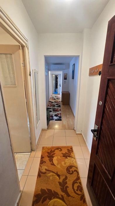 Apartament cu 3 camere de închiriat