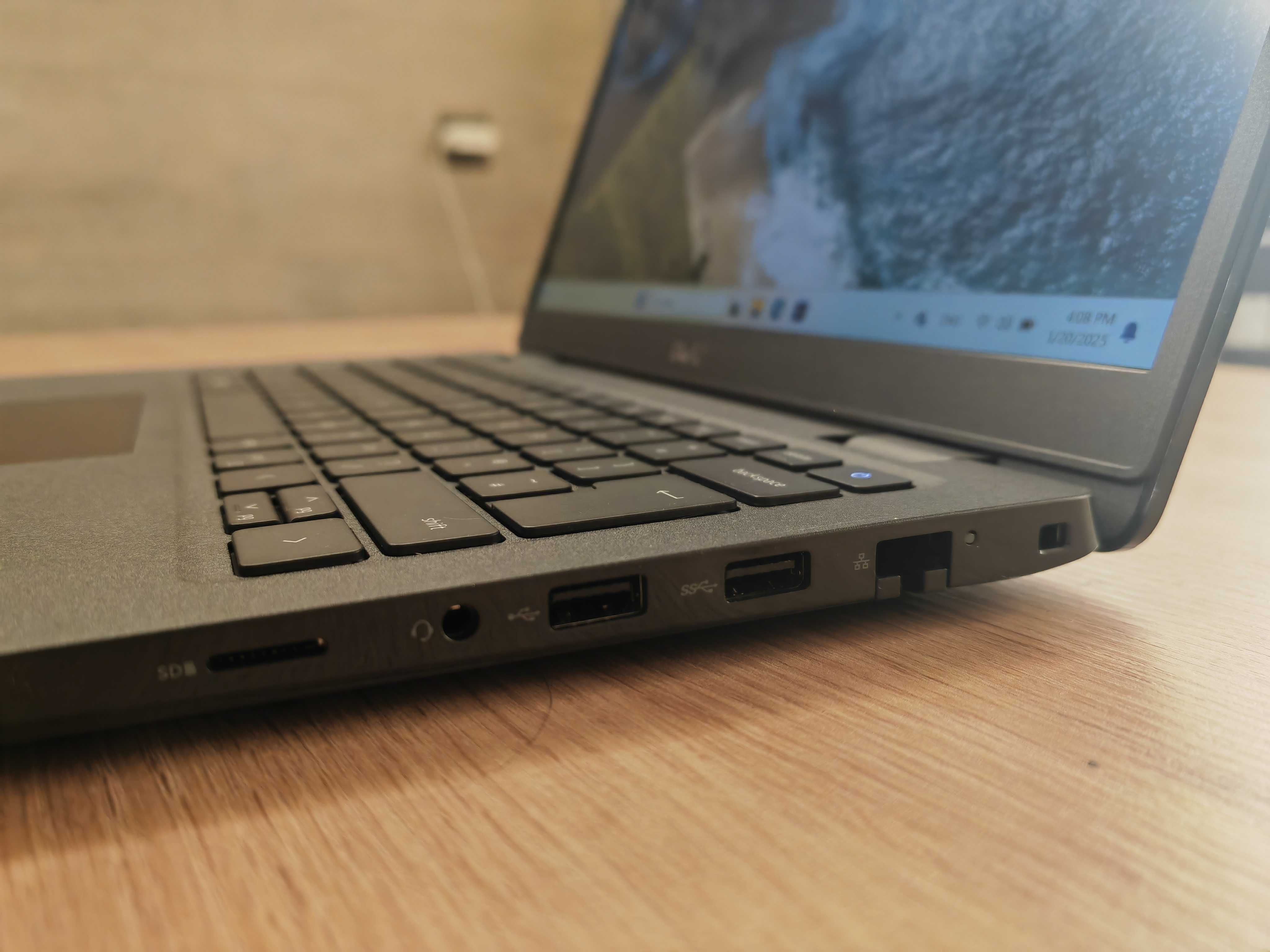 Бизнес лаптоп Dell Latitude 3420 с i5-1135G7 и 14'' FHD 256 GB SSD 8GB