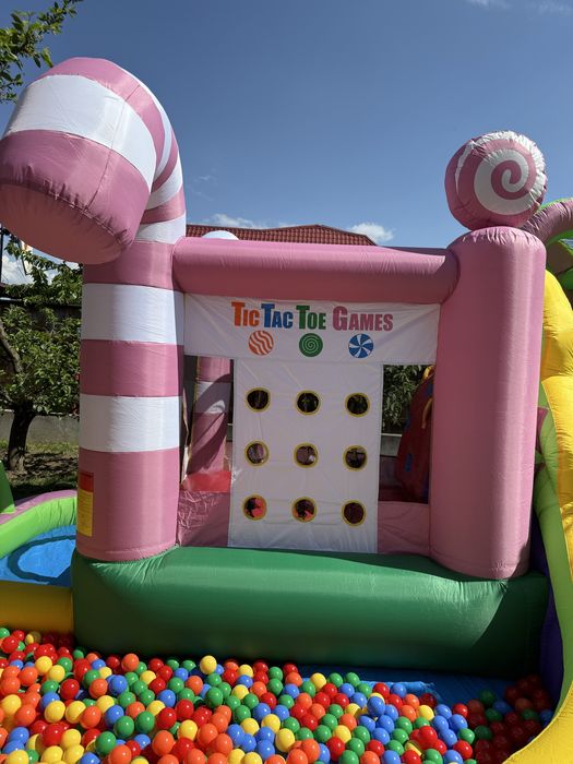 Castel gonflabil cu tobogan Candy Land