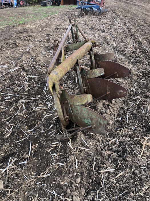 Plug pe teava romanesc si piesa pentru plug