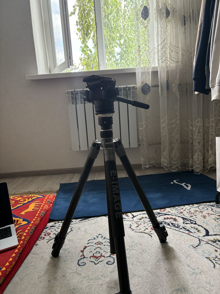 Продается Штатив для камеры
