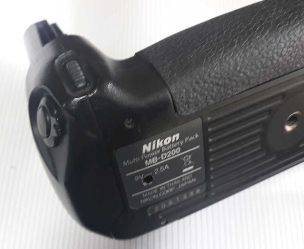 Nikon D200 cu obiectiv 18-55 VR