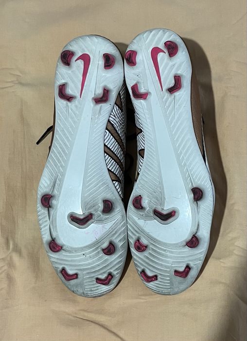 Ghete nike purtate un antrenament 42,5