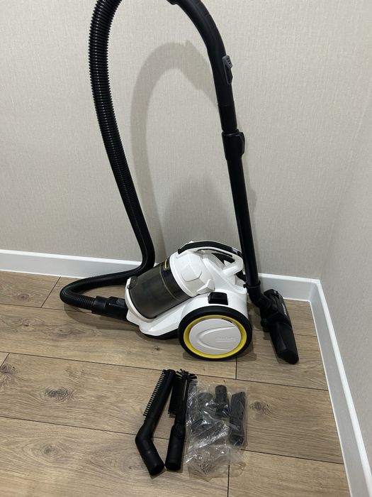 Пылесос керхер  почти новый