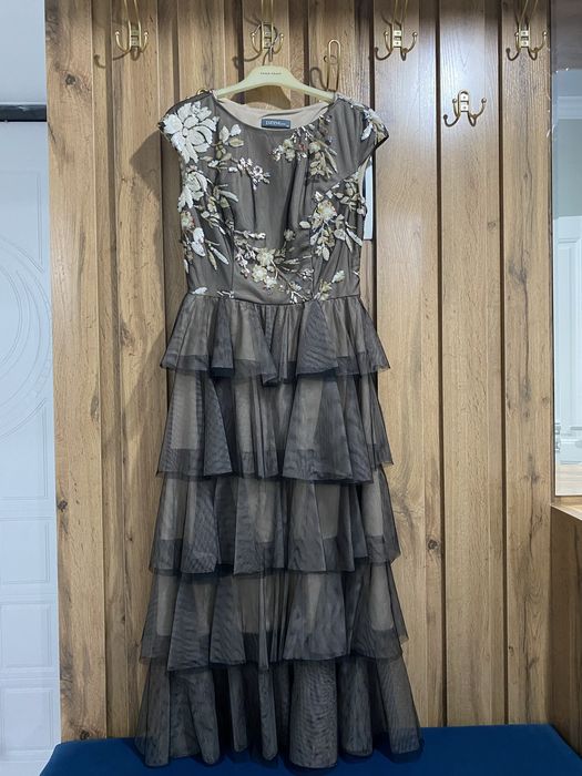 Платье красивое из Турции, ниже колен