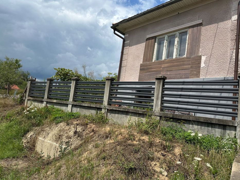 Casa taraneasca CF partial renovata, cu 8000 m teren