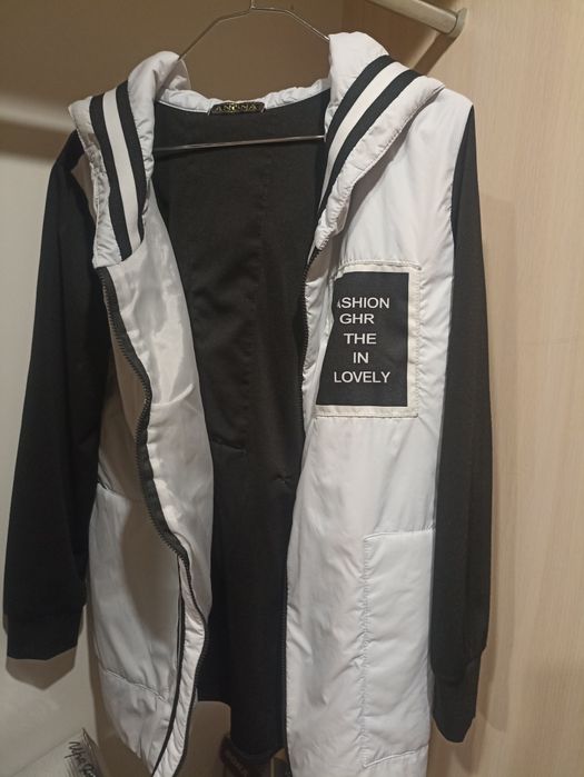 Ветровка женская