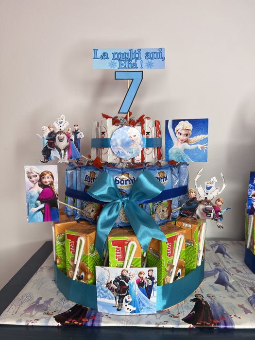 Tort din dulciuri ambalate