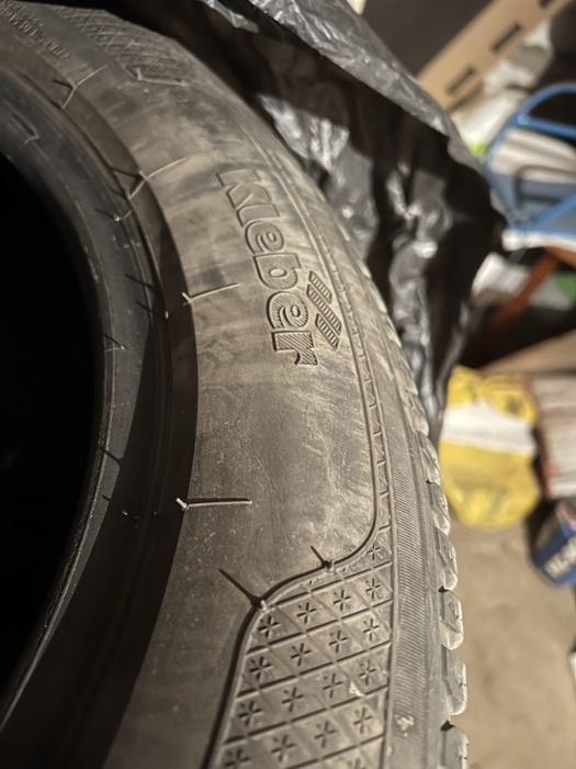 Vand 2 anvelope iarna 215/55 17 stare f f buna