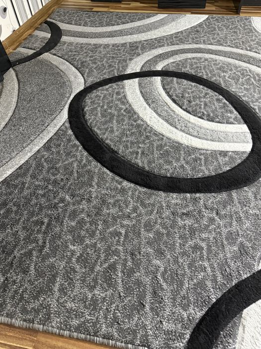 Продаётся ковёр в хорошем состоянии.