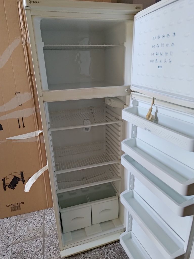 Хладилник Indesit