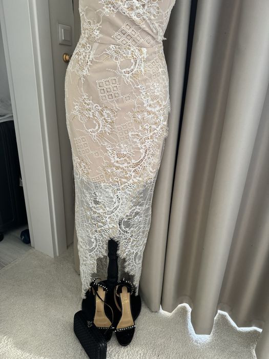 Елегантна дантелена рокля S размер екрю