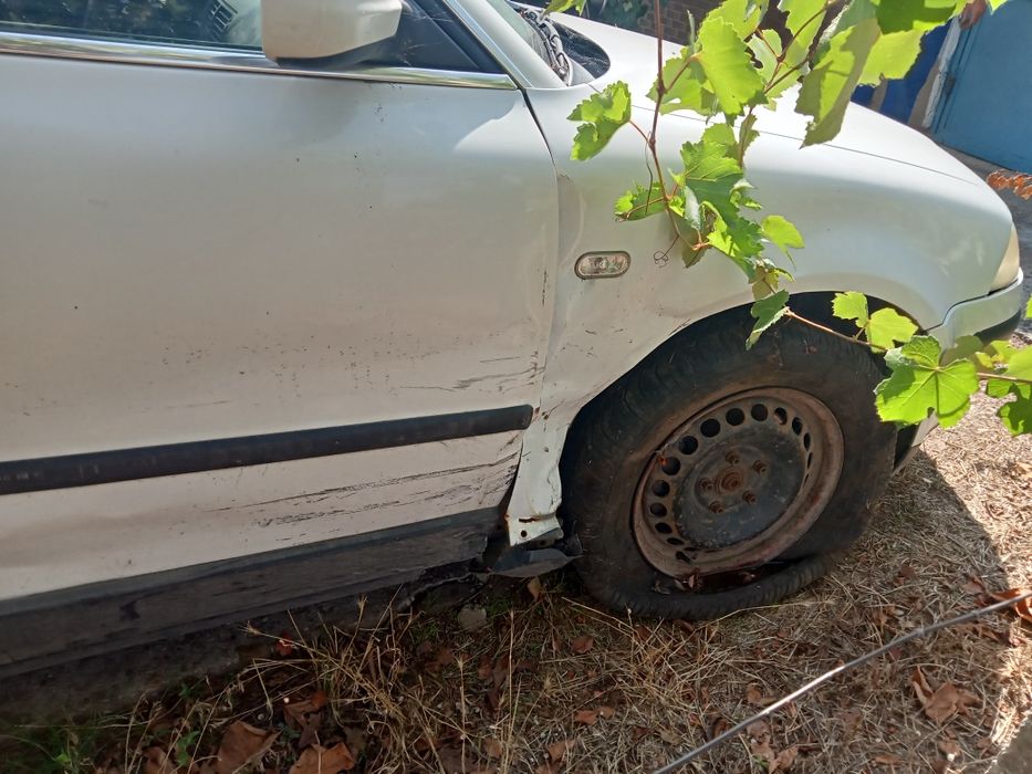 Pentru piese - Volkswagen Passat 2002 1.9tdi 101cp lovit dreapta