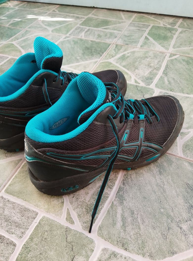 Дамски маратонки ASICS, 39 н.