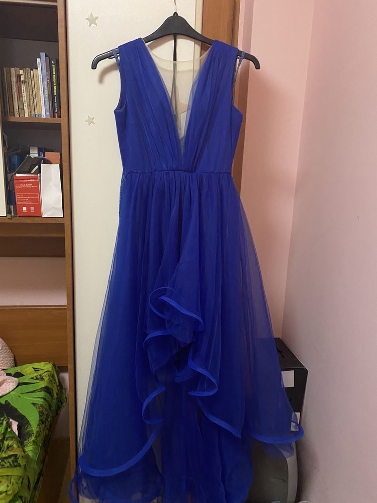 Vând rochie de bal albastra scurta in fata și lunga in spate