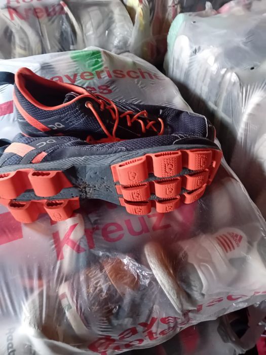 Vand un lot de adidasi second hand!