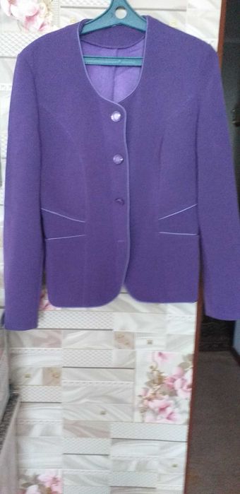 Продам недорого костюмы размер 48-50.цена 2000тенге