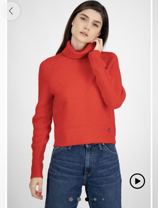 Пуловери Calvin Klein