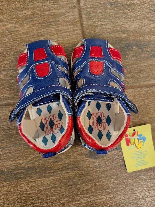 Нови детски сандали номер 22