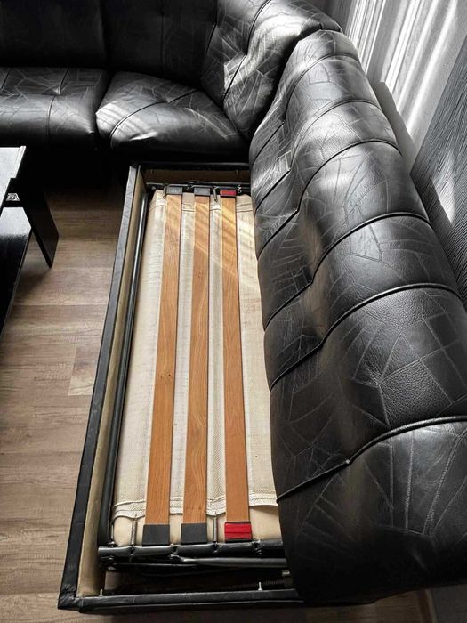 Модулен кожен диван с функция сън и място за багаж + 2 фотьойла