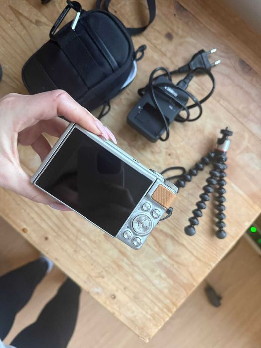 Canon PowerShot SX740 HS Travel Edition + minitrepied si geanta