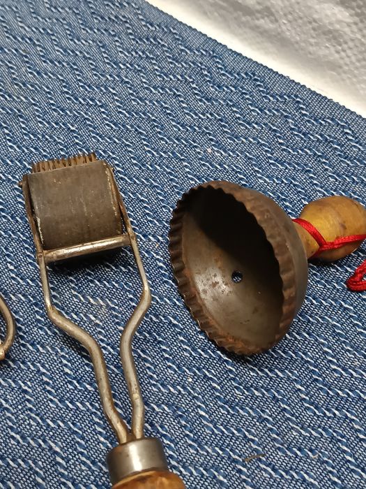 Старинни уреди за рязане на макарони,спагети,паста