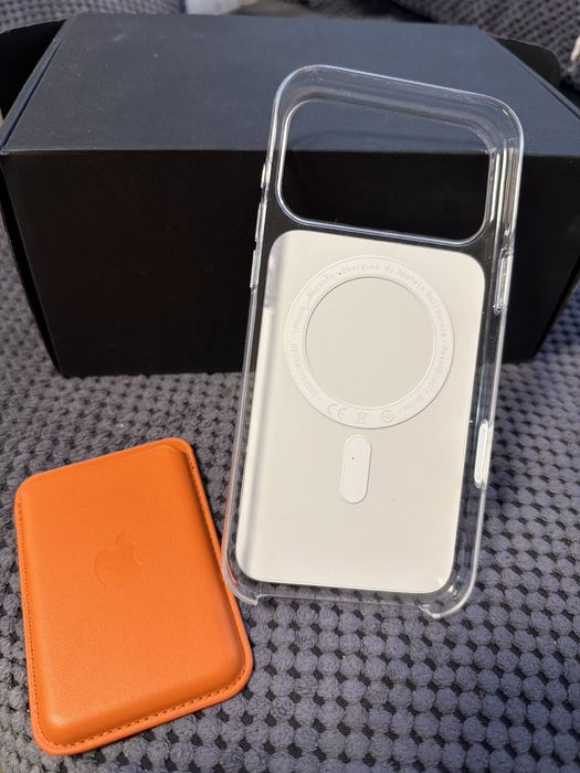 17 Pro max Clear case Mag safe + wallet