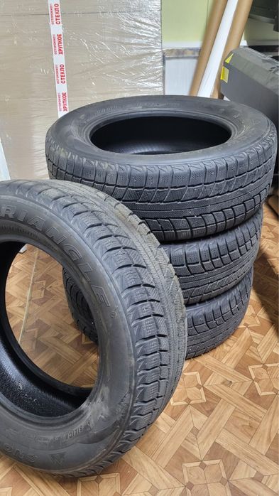 Зимние шины 215/60/16