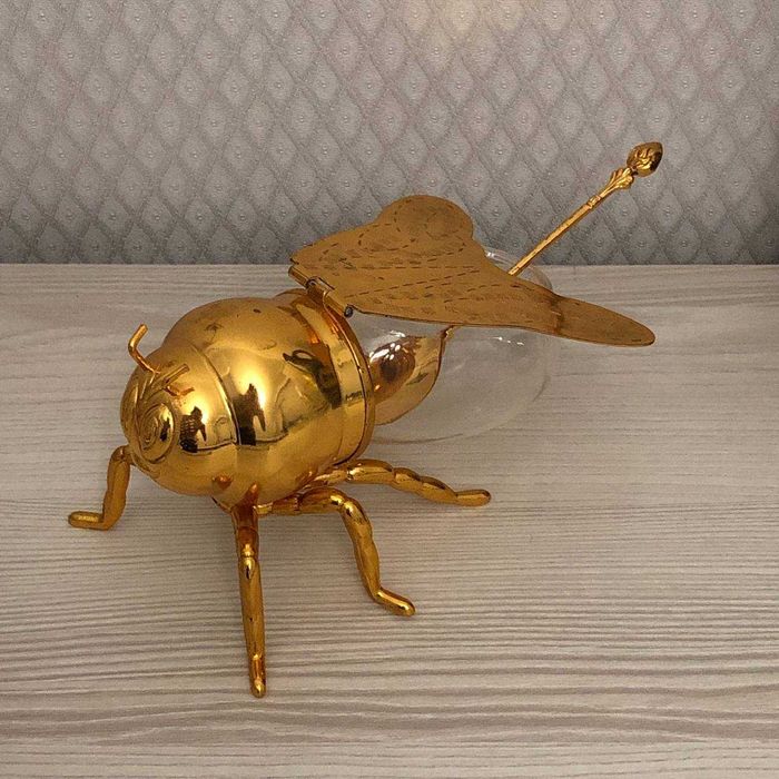 Стеклянная сахарница в виде пчелы