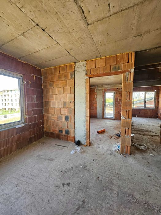 Тристаен апартамент в кв.Остромила