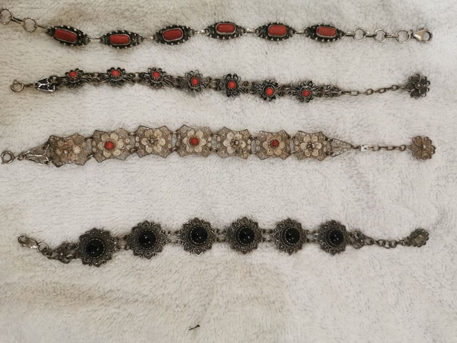 Сребърни гривни от филигран