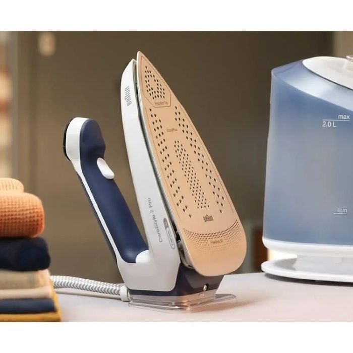 Утюг с парогенератором BRAUN IS7282BL