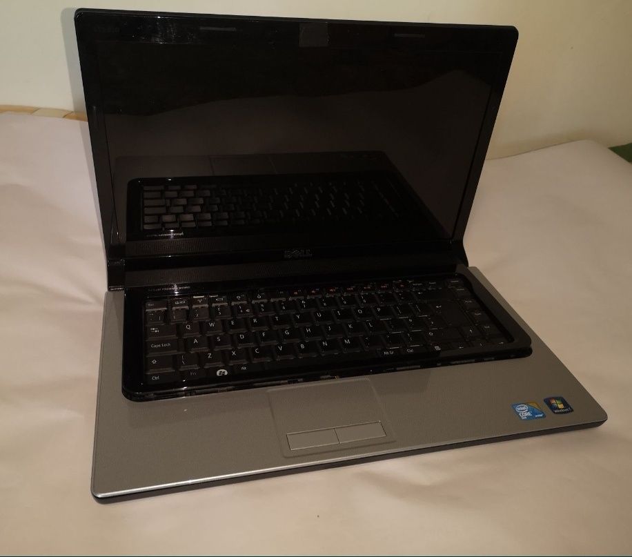 Dezmembrez laptop Dell Studio 1555