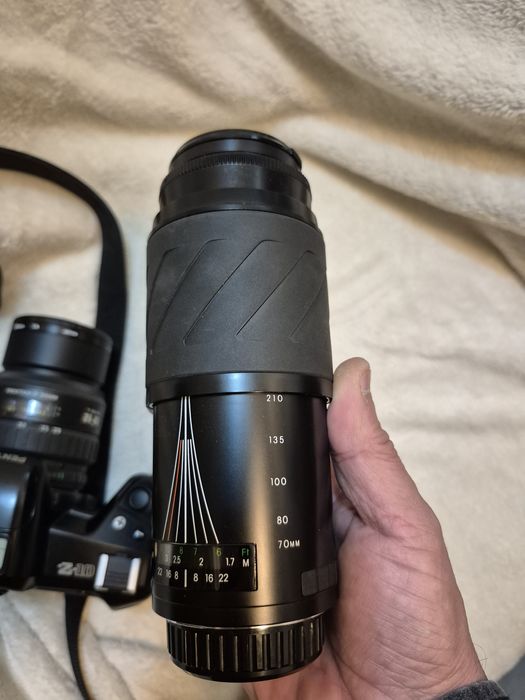 SLR Pentax Z10 cu doua obiective