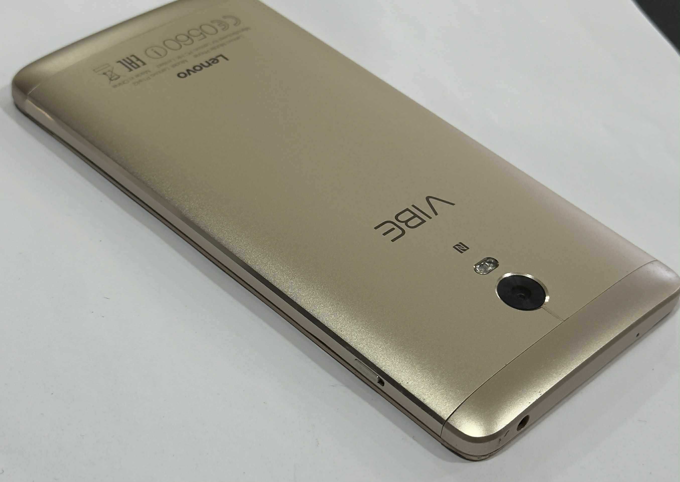Телефон Lenovo Vibe P1