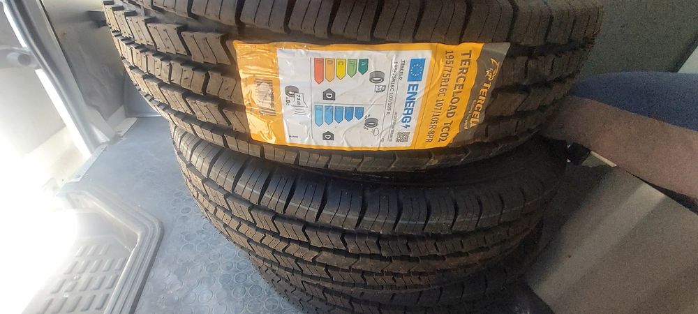 Шины на грузовой авто 16с