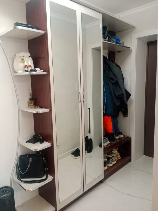 Продам шкаф для прихожий