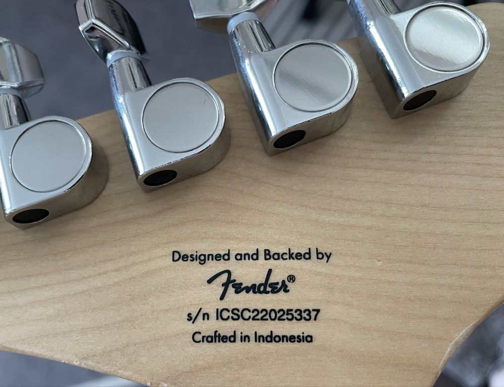 Продается электрогитара Squier by Fender Stratocaster