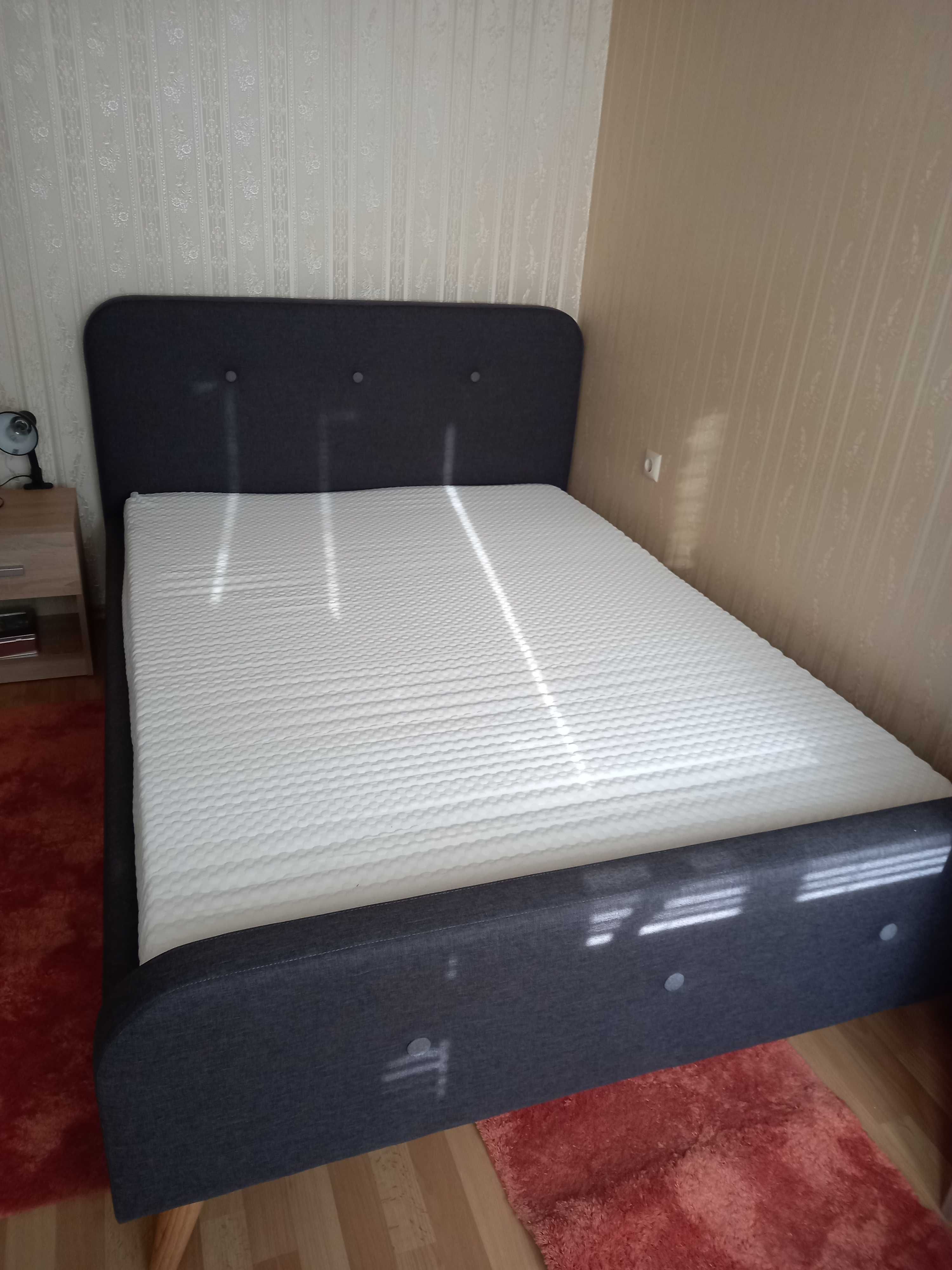 легло с тапицирани табли, подматрачна рамка и матрак