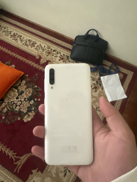 Продам телеон экран сломанный продам за дешево 100 тысяч