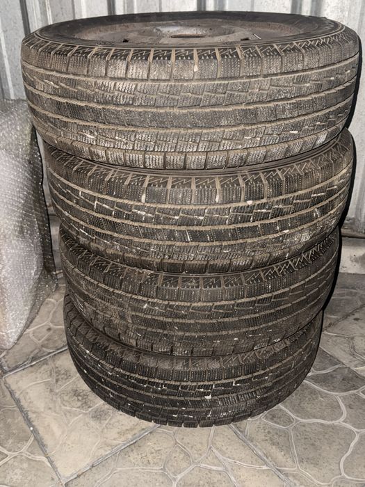 Продам шины б/у.