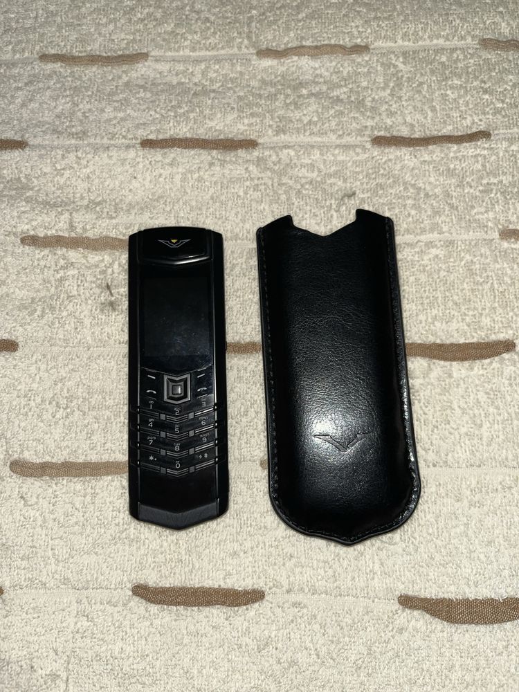 Срочно продаёться Vertu в хоршем состояний, в запчасть не работает SIM