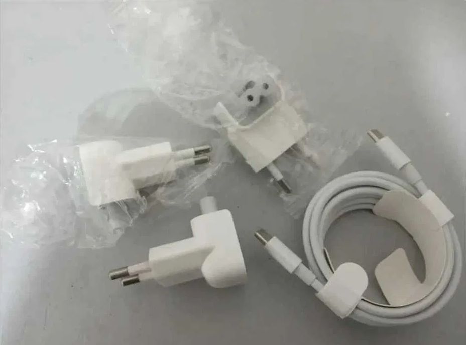 шнур Type-C и вилка на макбук и зарядка , блок питания