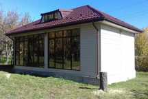 Casa modulara și garaje auto din structura metalica si panou sandwich