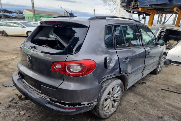 bara fata capota far stanga dreapta radiator apa clima intercooler  armatura grile bord plafoniera calandru  stop tripla stanga dreapta  VW Tiguan motor 2.0tdi 140cp CBAB 2009 Dezmembrez Dezmembrari